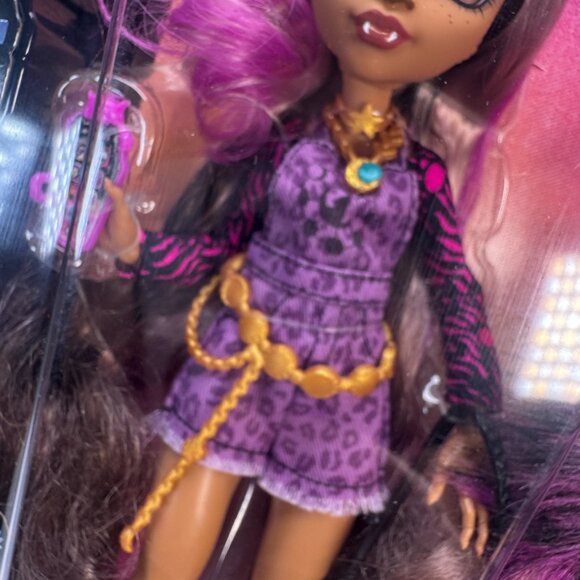 Monster High Clawdeen Wolf Doll w/ Crescent Pet Werewolf Horror Goth Punk Emo - Picture 9 of 13